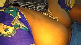 Sensuele Malayalam-video met borstzuigen en seks met een schoondochter.