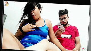 Pertemuan menggoda adik tiri dalam video Porn Hub XXXXxx.