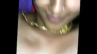 Bhabhi sensual se entrega al juego caliente con su amante.