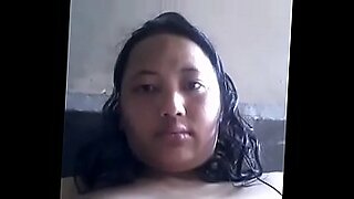 Wanita Muslim sensual dalam video XXX eksplisit.