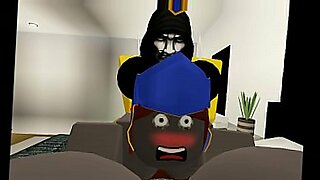 Roblox गेमप्ले में स्वेटर थीम वाली आरामदायक चीजें शामिल हैं।