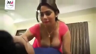 Bhabhi India Muda Menggoda Kakak Ipar dengan Payudara Besar