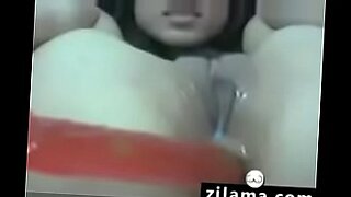 Chubby Chenese mendominasi dengan mainan seks dan BDSM