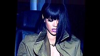Rihanna冒险的照片在热烈的狂欢中点燃了激情。
