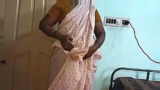 الفتاة الهندية الساخنة تستعرض حركاتها في فيديو بنجابي.