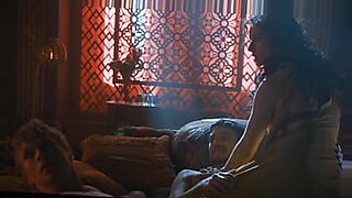 Reimaginação erótica de cenas de Game of Thrones com o conteúdo explícito de sexo de Xnxx.