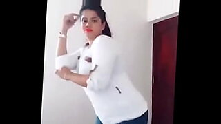 Explora la escena de sexo caliente de Sri Lanka en una pista de baile subida de tono.